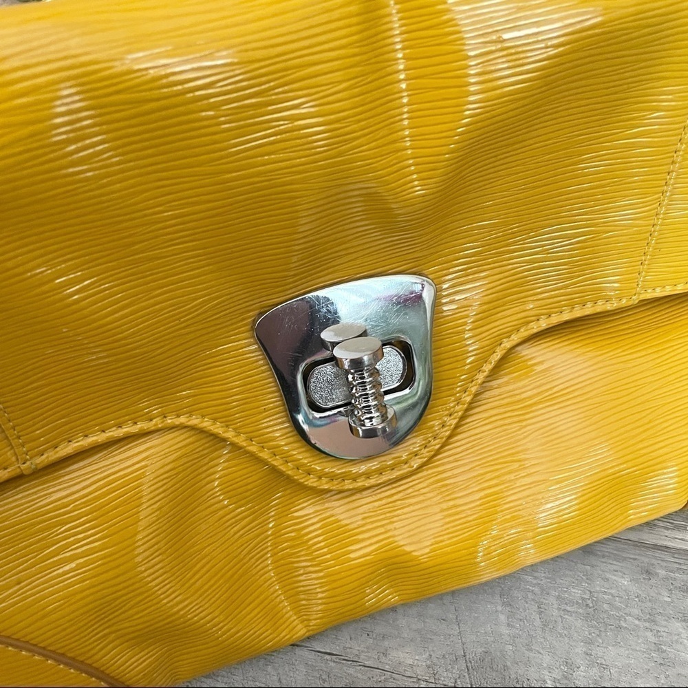 Steve Madden Glossy Patent Mustard Yellow Chain Link Crossbody Bag - Picture 7 of 11